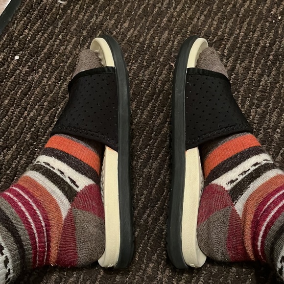 Native Kids Slides in Black - Picture 4 of 4